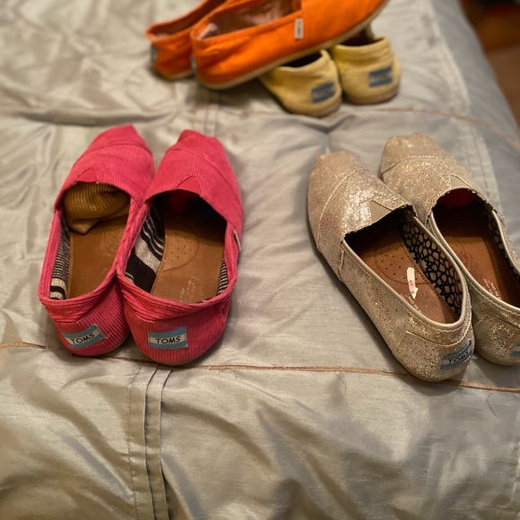 toms flat shoes in different colors size 8.5 - Picture 5 of 5